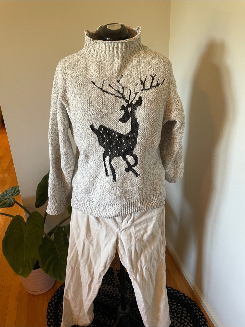 v i n t a g e :
 deer sweater